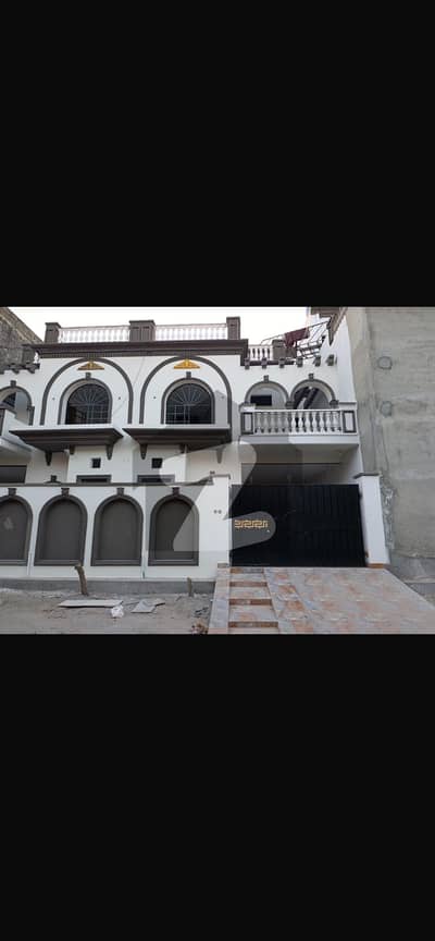 جوہر ٹاؤن فیز 1 جوہر ٹاؤن,لاہور میں 5 کمروں کا 7 مرلہ مکان 3.5 کروڑ میں برائے فروخت۔