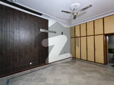 جوہر ٹاؤن لاہور میں 2 کمروں کا 12 مرلہ بالائی پورشن 85.0 ہزار میں کرایہ پر دستیاب ہے۔