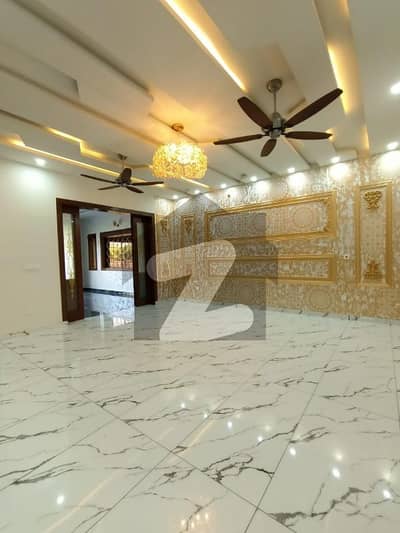 میڈیا ٹاؤن راولپنڈی میں 6 کمروں کا 10 مرلہ مکان 6.7 کروڑ میں برائے فروخت۔