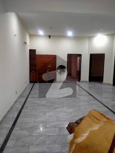جوہر ٹاؤن فیز 1 جوہر ٹاؤن,لاہور میں 4 کمروں کا 10 مرلہ مکان 3.8 کروڑ میں برائے فروخت۔