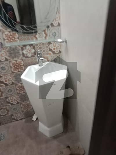 8 MARLA UPPER PORTION OF RENT IN MILITARY ACCOUNT COLLEGE ROAD LAHORE