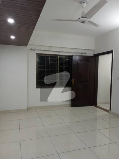 10 MARLA 3 BEDROOM APARTMENT AVAILABLE FOR SALE