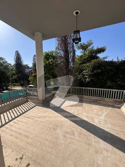 ایف ۔ 10 اسلام آباد میں 4 کمروں کا 1 کنال مکان 3.8 لاکھ میں کرایہ پر دستیاب ہے۔