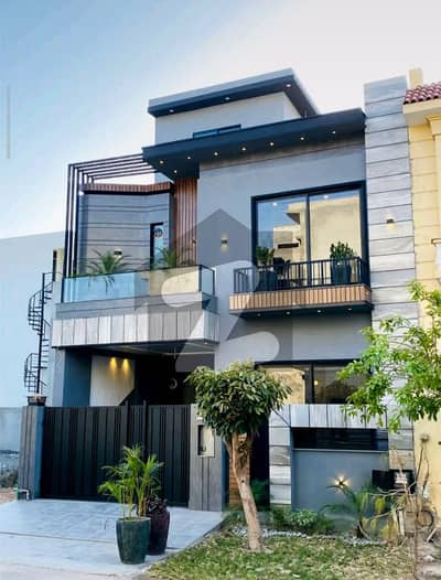 بحریہ ٹاؤن سیکٹر سی بحریہ ٹاؤن,لاہور میں 3 کمروں کا 5 مرلہ مکان 80.0 ہزار میں کرایہ پر دستیاب ہے۔