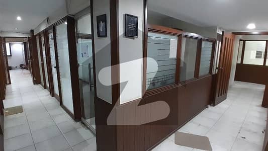 شاہراہِ فیصل کراچی میں 17 مرلہ Studio دفتر 3.5 لاکھ میں کرایہ پر دستیاب ہے۔