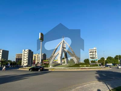 بحریہ ٹاؤن نشتر بلاک بحریہ ٹاؤن سیکٹر ای,بحریہ ٹاؤن,لاہور میں 2 کمروں کا 3 مرلہ فلیٹ 1.35 کروڑ میں برائے فروخت۔