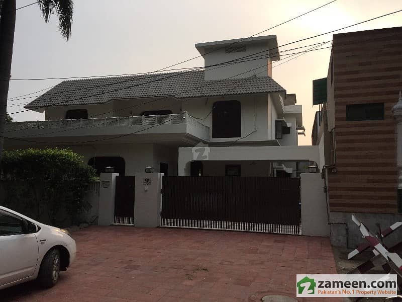 سرور روڈ کینٹ لاہور میں 6 کمروں کا 1. 9 کنال مکان 11. 5 کروڑ میں برائے فروخت۔