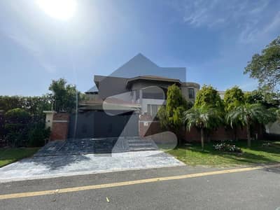 01 KANAL FACING PARK FULL BASEMENT LIFT INSTALLED HOUSE FOR SALE IN SUI GAS SOCIETY.