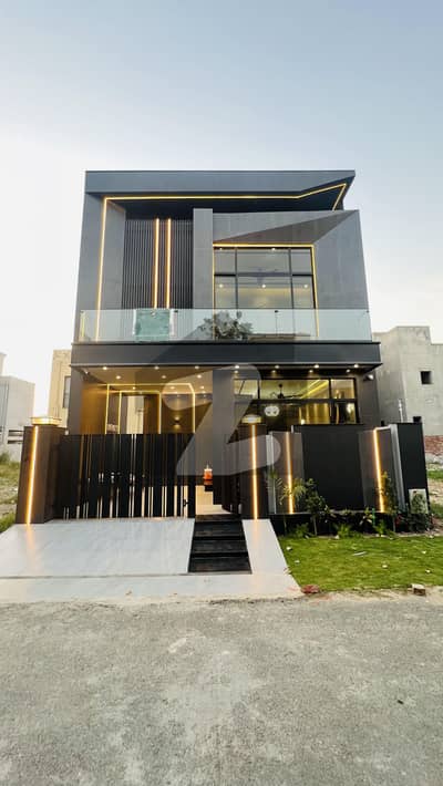 PREMIUM FINISHING & ELEGANT DESIGN 5 MARLA BRAND NEW LUXURY RESIDENCE FOR SALE IN DHA 9 TOWN