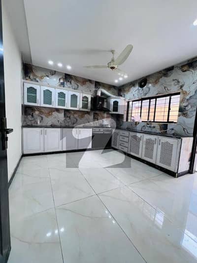 ایف ۔ 8 اسلام آباد میں 4 کمروں کا 1 کنال مکان 6.5 لاکھ میں کرایہ پر دستیاب ہے۔