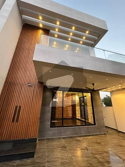 بحریہ ٹاؤن جوہر بلاک بحریہ ٹاؤن سیکٹر ای,بحریہ ٹاؤن,لاہور میں 5 کمروں کا 10 مرلہ مکان 4.1 کروڑ میں برائے فروخت۔