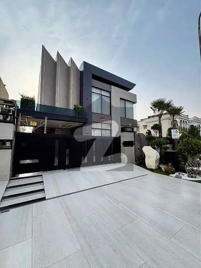 Luxury Living: 12 Marla Contemporary Bungalow in DHA