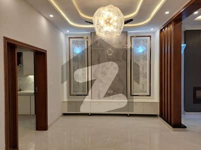 لیک سٹی میڈوز لاہور میں 3 کمروں کا 5 مرلہ مکان 2.6 کروڑ میں برائے فروخت۔