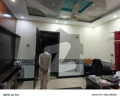 جوہر ٹاؤن لاہور میں 2 کمروں کا 15 مرلہ زیریں پورشن 1.3 لاکھ میں کرایہ پر دستیاب ہے۔