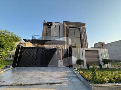 سٹی ہاؤسنگ سوسائٹی سیالکوٹ میں 5 کمروں کا 10 مرلہ مکان 4.0 کروڑ میں برائے فروخت۔