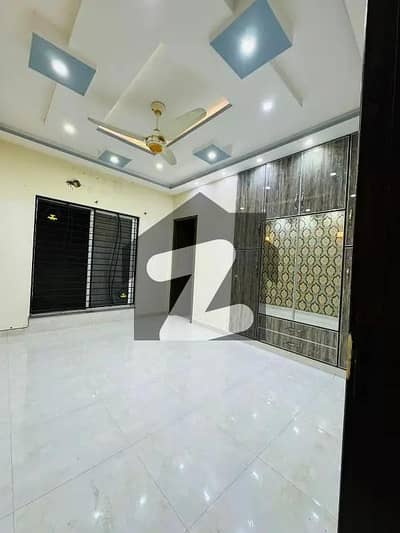 بحریہ ٹاؤن جینیپر بلاک بحریہ ٹاؤن سیکٹر سی,بحریہ ٹاؤن,لاہور میں 5 کمروں کا 10 مرلہ مکان 1.25 لاکھ میں کرایہ پر دستیاب ہے۔