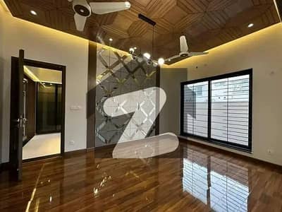 بحریہ ٹاؤن ۔ بابر بلاک بحریہ ٹاؤن سیکٹر A,بحریہ ٹاؤن,لاہور میں 5 کمروں کا 10 مرلہ مکان 1.25 لاکھ میں کرایہ پر دستیاب ہے۔