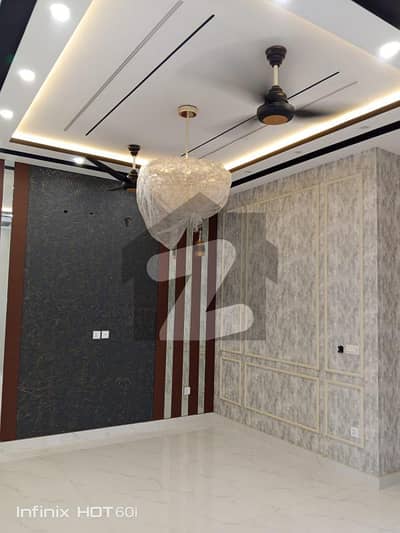 بحریہ ٹاؤن سیکٹر ای بحریہ ٹاؤن,لاہور میں 2 کمروں کا 10 مرلہ زیریں پورشن 65.0 ہزار میں کرایہ پر دستیاب ہے۔