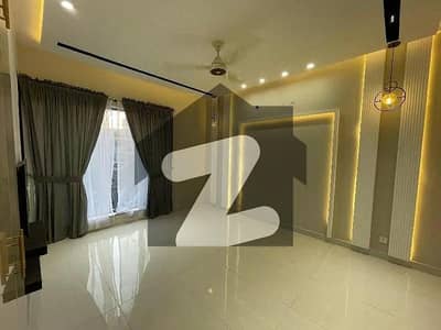 بحریہ ٹاؤن شاہین بلاک بحریہ ٹاؤن سیکٹر B,بحریہ ٹاؤن,لاہور میں 5 کمروں کا 10 مرلہ مکان 1.25 لاکھ میں کرایہ پر دستیاب ہے۔