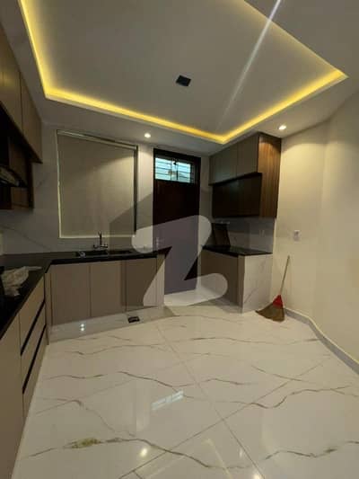 واپڈا ٹاؤن فیز 1 واپڈا ٹاؤن,لاہور میں 4 کمروں کا 10 مرلہ مکان 1.5 لاکھ میں کرایہ پر دستیاب ہے۔