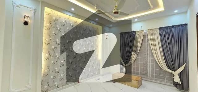 بحریہ ٹاؤن عمر بلاک بحریہ ٹاؤن سیکٹر B,بحریہ ٹاؤن,لاہور میں 4 کمروں کا 8 مرلہ مکان 95.0 ہزار میں کرایہ پر دستیاب ہے۔