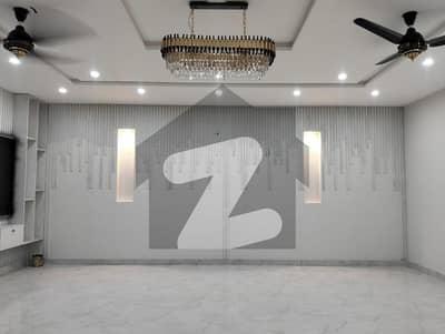 1 KANAL BUILDING FOR SALE MAIN COLLEGE ROAD BLOCK C1 LAHORE