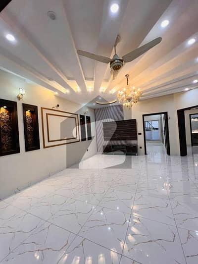 بحریہ ٹاؤن ۔ بلاک بی بی بحریہ ٹاؤن سیکٹرڈی,بحریہ ٹاؤن,لاہور میں 3 کمروں کا 5 مرلہ مکان 1.6 کروڑ میں برائے فروخت۔