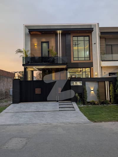 بحریہ ٹاؤن اوورسیز انکلیو بحریہ ٹاؤن,لاہور میں 5 کمروں کا 1 کنال مکان 7.0 کروڑ میں برائے فروخت۔