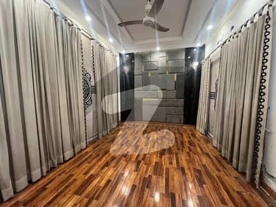 10 marla original Picture brand new upper portion in dha phase 6 near Dolemen Mall lahore