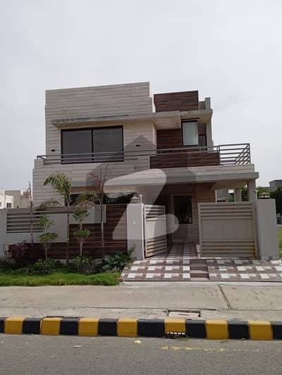 ON MAIN 70-FEET ROAD 8 MARLA WITH BASEMENT ELEGANT AND FULLY MAINTAINED SUPER HOT LOCATED BUNGALOW IS AVAILABLE IN THE BEST BLOCK OF DHA LAHORE.