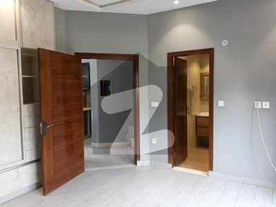 ڈی ایچ اے 11 رہبر سیکٹر 1 ڈی ایچ اے 11 رہبر,لاہور میں 4 کمروں کا 8 مرلہ مکان 2.8 کروڑ میں برائے فروخت۔