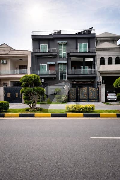 سٹی ولاز وزیر آباد روڈ,سیالکوٹ میں 6 کمروں کا 10 مرلہ مکان 5.75 کروڑ میں برائے فروخت۔