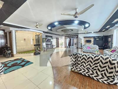 2 Kanal Commercial Building for Rent