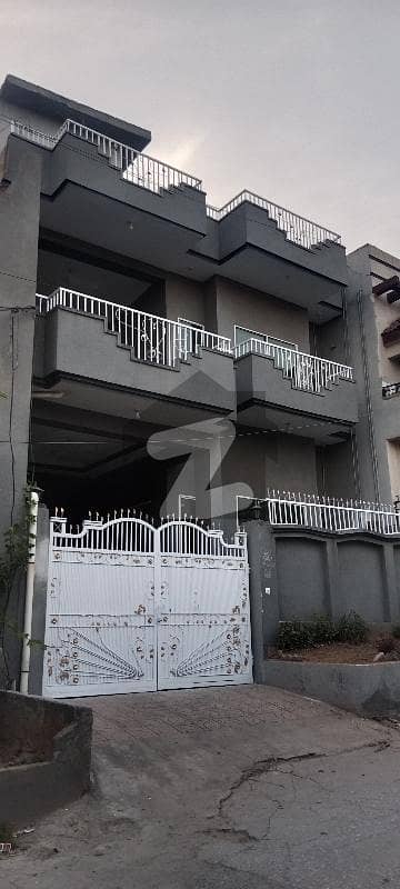 10 Marla house Commercial View commercial. hostel vear house and family used k liy beautiful house. beauty polor and location