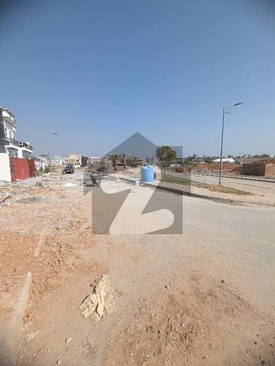 1 kanal possession ready to construction main boulevard back open highted location plot available for sale on investor price in Taj Residencia Tulip block
