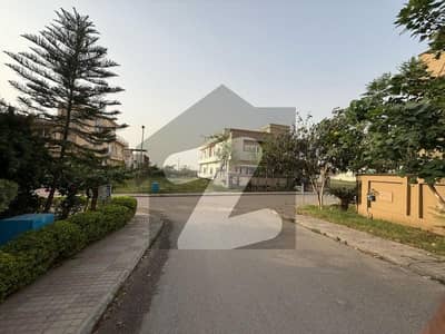 Prime Investment: 10 Marla Plot in G block Bahria Town Phase 8