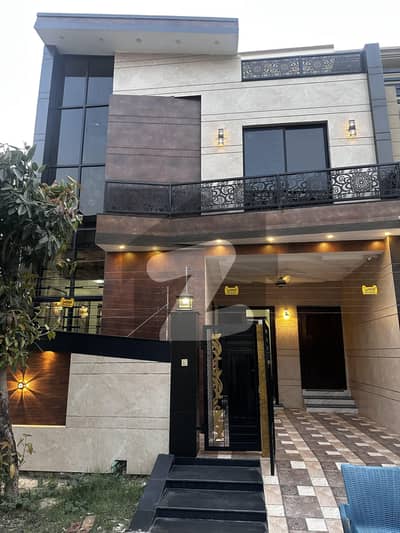 سینٹرل پارک ۔ بلاک اے1 سینٹرل پارک ہاؤسنگ سکیم,لاہور میں 4 کمروں کا 5 مرلہ مکان 2.1 کروڑ میں برائے فروخت۔