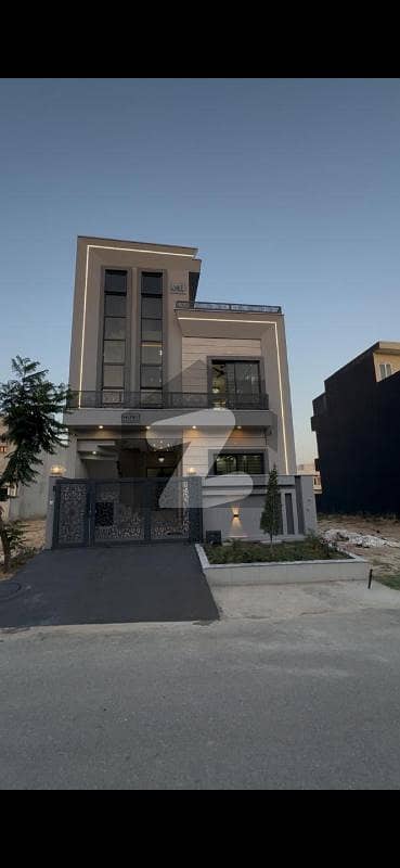 فیصل مارگلہ سٹی بی ۔ 17,اسلام آباد میں 5 کمروں کا 5 مرلہ مکان 2.9 کروڑ میں برائے فروخت۔