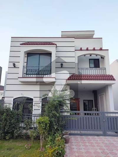 پارک ویو سٹی اسلام آباد میں 5 کمروں کا 5 مرلہ مکان 98.0 ہزار میں کرایہ پر دستیاب ہے۔