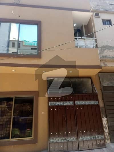 شیر شاہ کالونی بلاک بی شیرشاہ کالونی - راؤنڈ روڈ,لاہور میں 4 کمروں کا 3 مرلہ مکان 1.3 کروڑ میں برائے فروخت۔