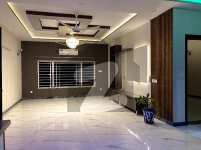 ڈی ایچ اے ڈیفینس فیز 2 ڈی ایچ اے ڈیفینس,اسلام آباد میں 3 کمروں کا 1 کنال زیریں پورشن 2.0 لاکھ میں کرایہ پر دستیاب ہے۔