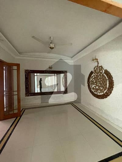 BEAUTIFUL HOUSE FOR RENT AVAILABLE WITH GAS