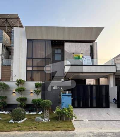 ڈی ایچ اے فیز 5 ڈیفنس (ڈی ایچ اے),لاہور میں 4 کمروں کا 10 مرلہ مکان 3.4 لاکھ میں کرایہ پر دستیاب ہے۔