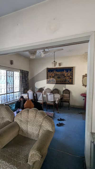 جی ۔ 9/2 جی ۔ 9,اسلام آباد میں 4 کمروں کا 5 مرلہ مکان 5.25 کروڑ میں برائے فروخت۔