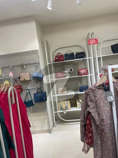 گلبرگ مال گلبرگ گرینز,گلبرگ,اسلام آباد میں 1 مرلہ Studio دکان 1.25 کروڑ میں برائے فروخت۔