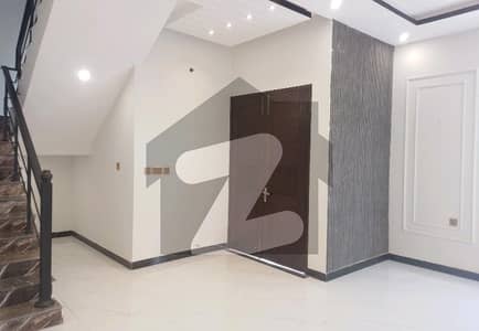 نیا ناظم آباد کراچی میں 3 کمروں کا 5 مرلہ مکان 3.8 کروڑ میں برائے فروخت۔