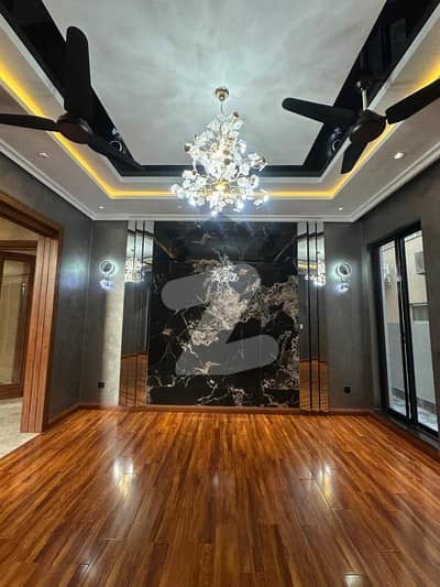 بحریہ ٹاؤن جاسمین بلاک بحریہ ٹاؤن سیکٹر سی,بحریہ ٹاؤن,لاہور میں 5 کمروں کا 10 مرلہ مکان 1.1 لاکھ میں کرایہ پر دستیاب ہے۔