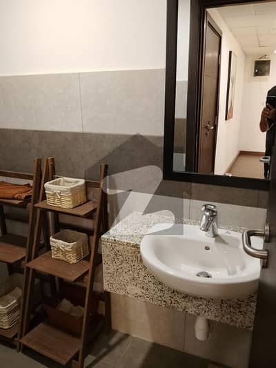 امارکریسنٹ بے ڈی ایچ اے فیز 8,ڈی ایچ اے ڈیفینس,کراچی میں 2 کمروں کا 7 مرلہ فلیٹ 6.5 کروڑ میں برائے فروخت۔