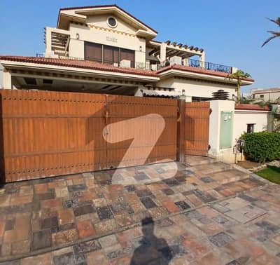 ڈی ایچ اے فیز 7 ڈیفنس (ڈی ایچ اے),لاہور میں 5 کمروں کا 1 کنال مکان 3.5 لاکھ میں کرایہ پر دستیاب ہے۔