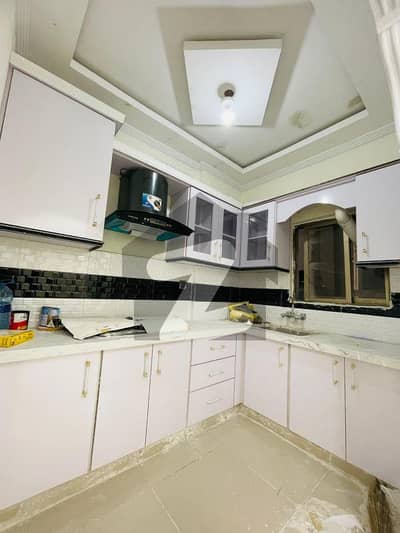 ڈی ایچ اے فیز 8 ڈی ایچ اے ڈیفینس,کراچی میں 4 کمروں کا 10 مرلہ فلیٹ 2.1 لاکھ میں کرایہ پر دستیاب ہے۔